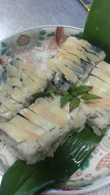 (9)���м���