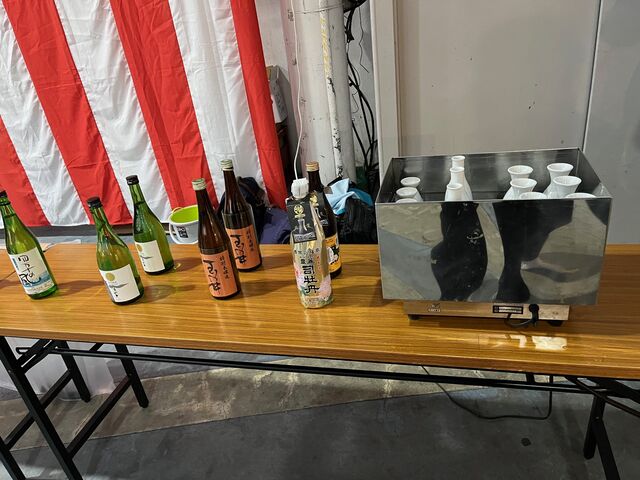 写真9 湯煎燗酒コーナー