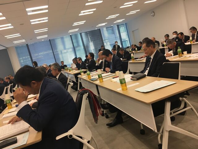 写真7 仲野委員長報告