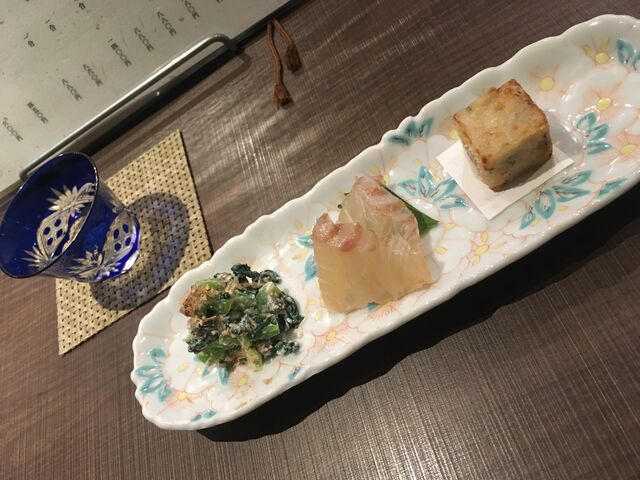 写真14 つきだしと船中しぼりたて