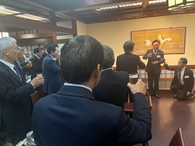 写真21 山元会長乾杯
