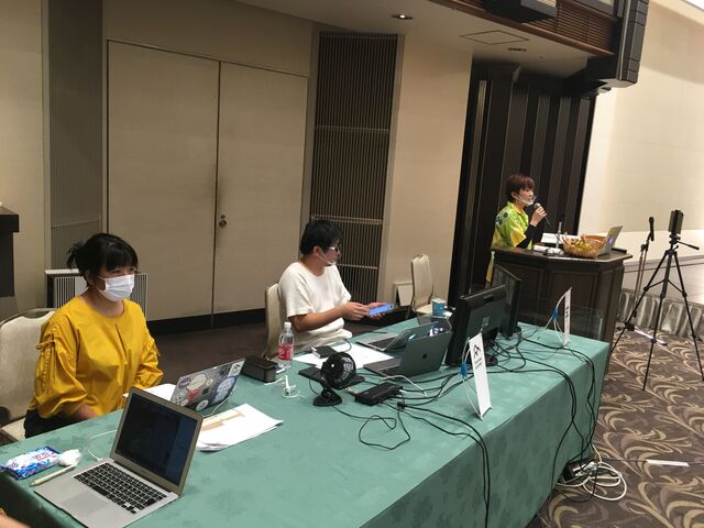写真27 開会直前スタッフ
