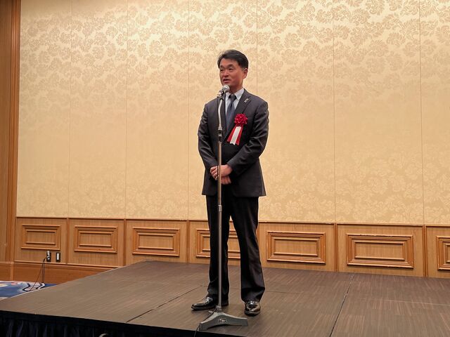 写真14 懇親会・沖本部長挨拶