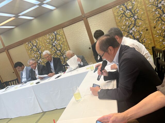 写真6 尾崎監事監査報告