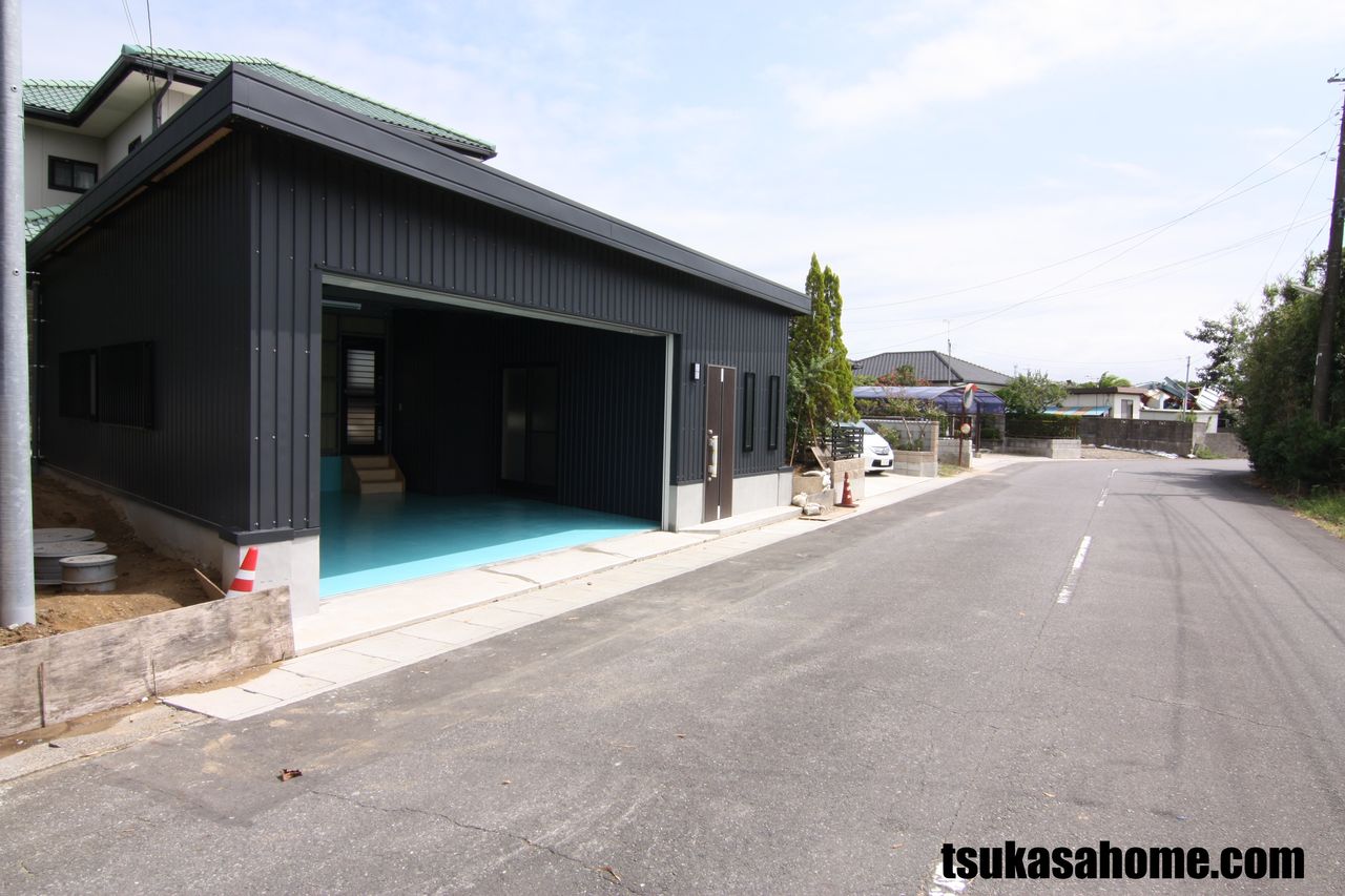 台形の鉄骨車庫ガレージ 倉庫 事務所 施工例 茨城県 神栖市 かっこいいデザイン車庫ガレージ 倉庫 ガレージハウス施工例 台形の鉄骨車庫ガレージ 倉庫 事務所 施工例 茨城県 神栖市 かっこいいデザイン車庫ガレージ 倉庫 ガレージハウス施工例