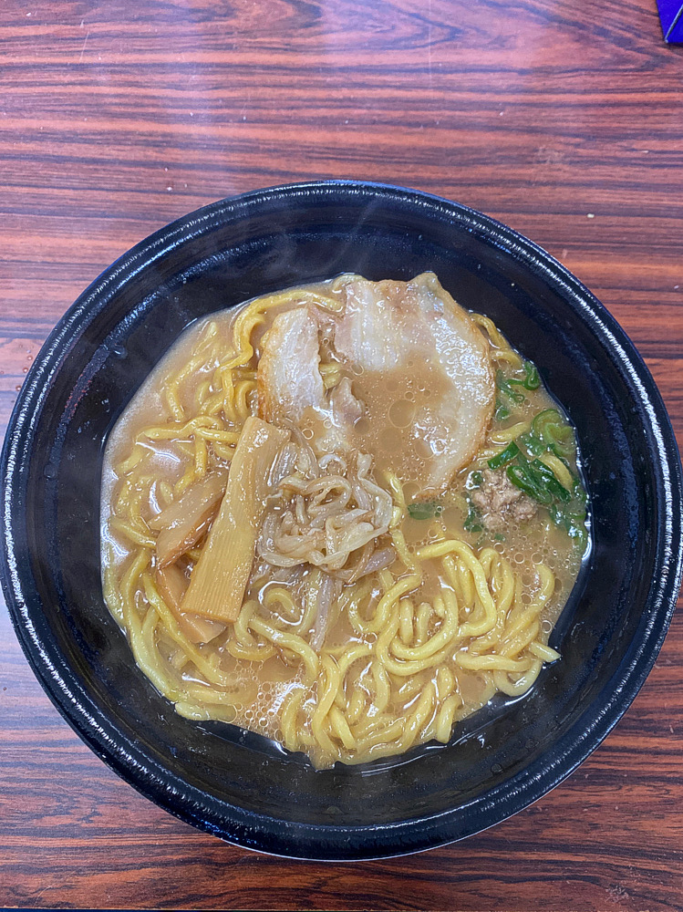 コンビニ麺 麺屋 彩未監修 札幌味噌らーめん Lawson を食べてみた 彩未 札幌味噌らーめん Lawson ローソン ホット麺 つけものいしのラーメンブログ 今日のホームラン