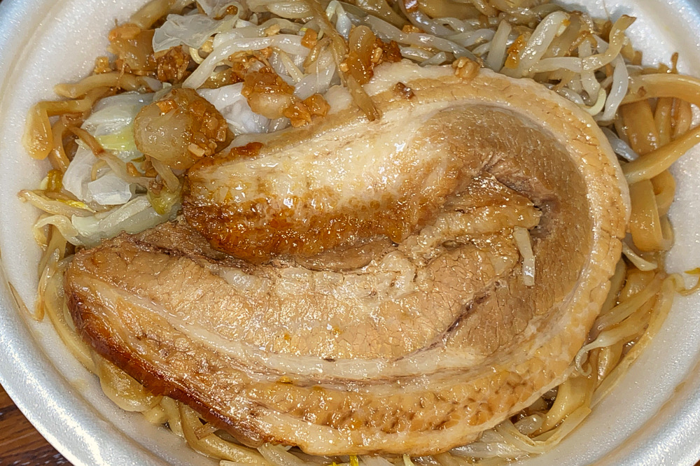 コンビニ麺】「中華そば とみ田監修 デカ豚ラーメン ワシワシMAX コンビニ麺】「中華そば とみ田監修 デカ豚ラーメン ワシワシMAX