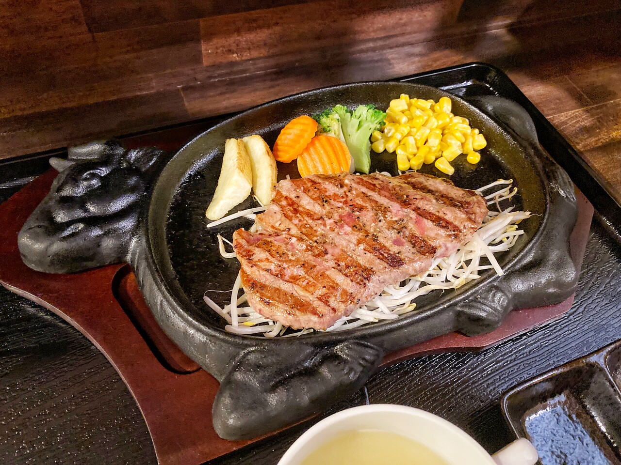 つまみぐい】本日オープン！「令和ステーキ」の「サーロインステーキ