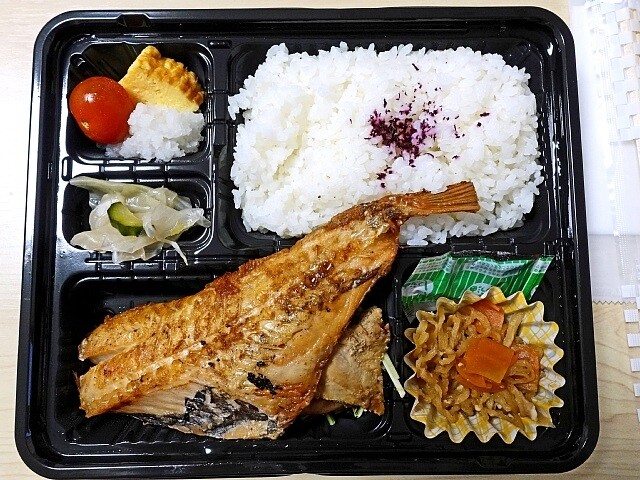 炭火焼魚弁当 白銀屋 築地の拠点 ほか 春は築地で朝ごはん