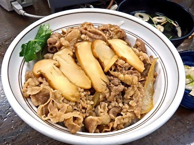 松茸牛丼＠「吉野家」築地1号店、ほか : 春は築地で朝ごはん