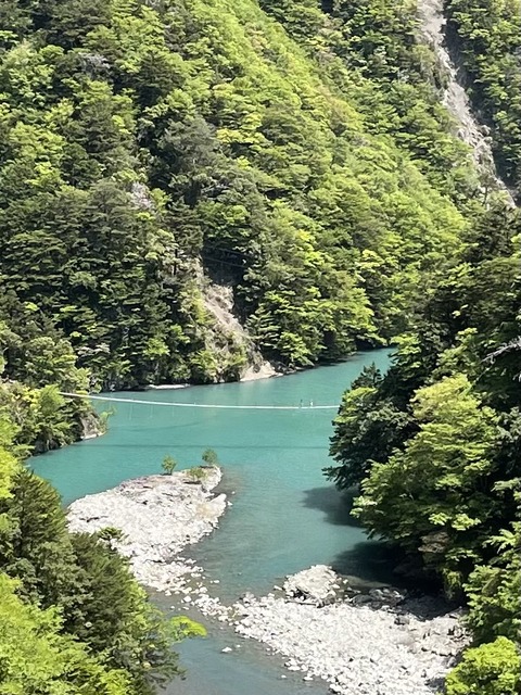 71A6D126-2684-4717-9D33-8C6938573B3C