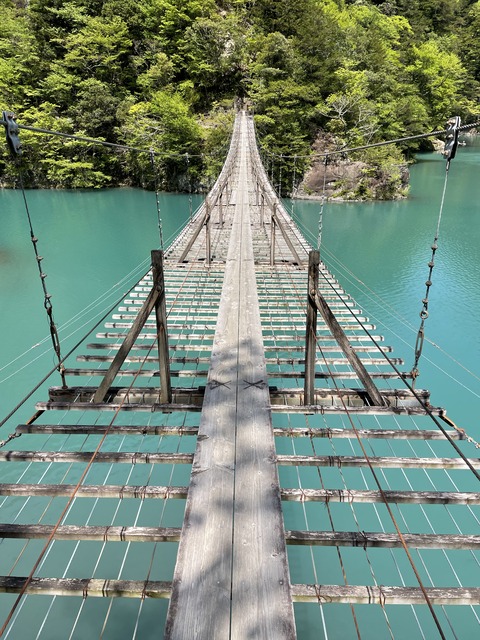 D1047CDB-F6AE-4604-B749-5EBE9741D67F