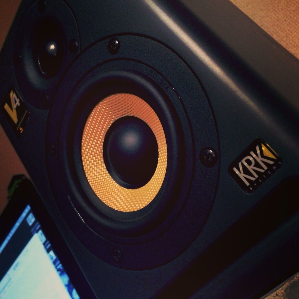 KRK V4 : まつしまストア KRK V4 : まつしまストア