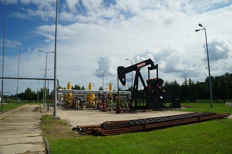 crude-oil-mine-863217_640