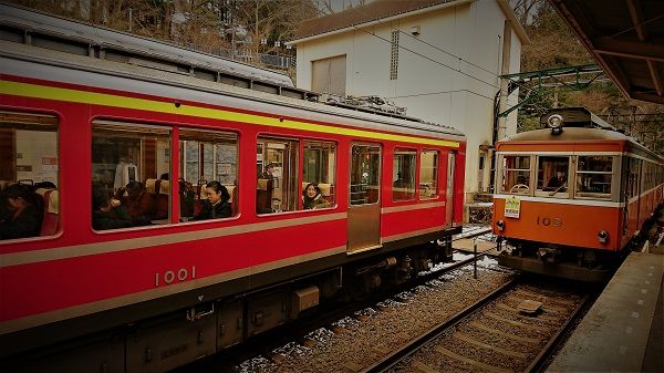 hakone_train