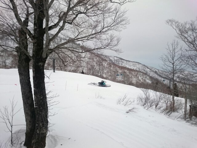 かぐらベースにmt Naeba 2日目ファーストトラック オフピステ後 天気は急変 剱猫のおひとり様アウトドア