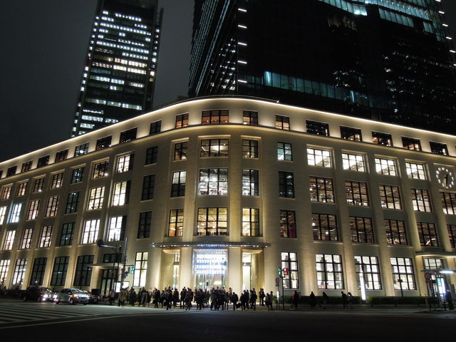 Kitte 歴史的な吹抜けに屋上庭園 いいね 剱猫のおひとり様アウトドア