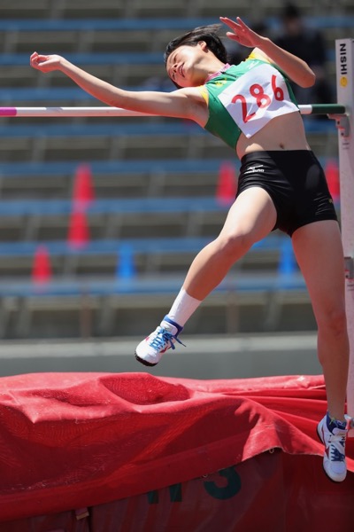 県高校総体の最終日 田中さんが女子走高跳で優勝 都留興譲館高校 陸上競技部