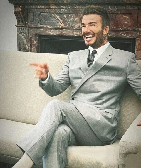 ライトグレーのダブルのスーツがかっこいい!デビッド・ベッカム