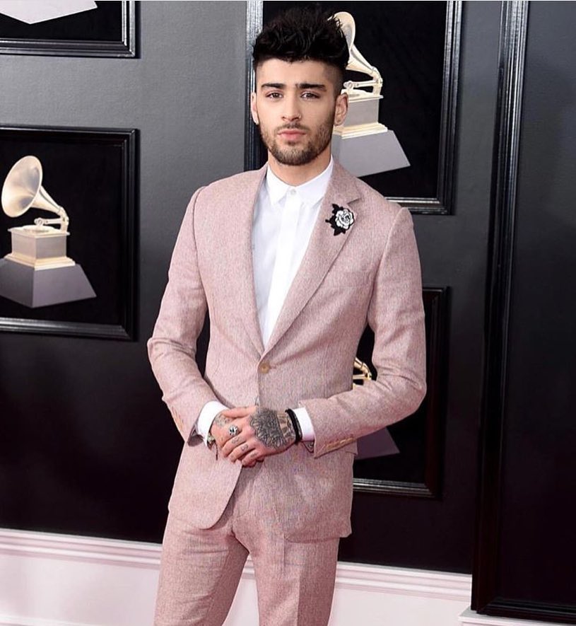 グラミー賞 淡いピンクのスーツがオシャレなゼイン マリク メンズセレブファッションニュース