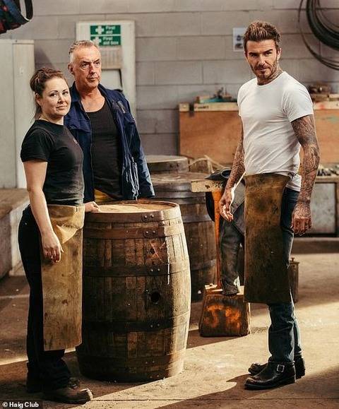 白tシャツ デニム エンジニアブーツのデビッド ベッカム メンズセレブファッションニュース