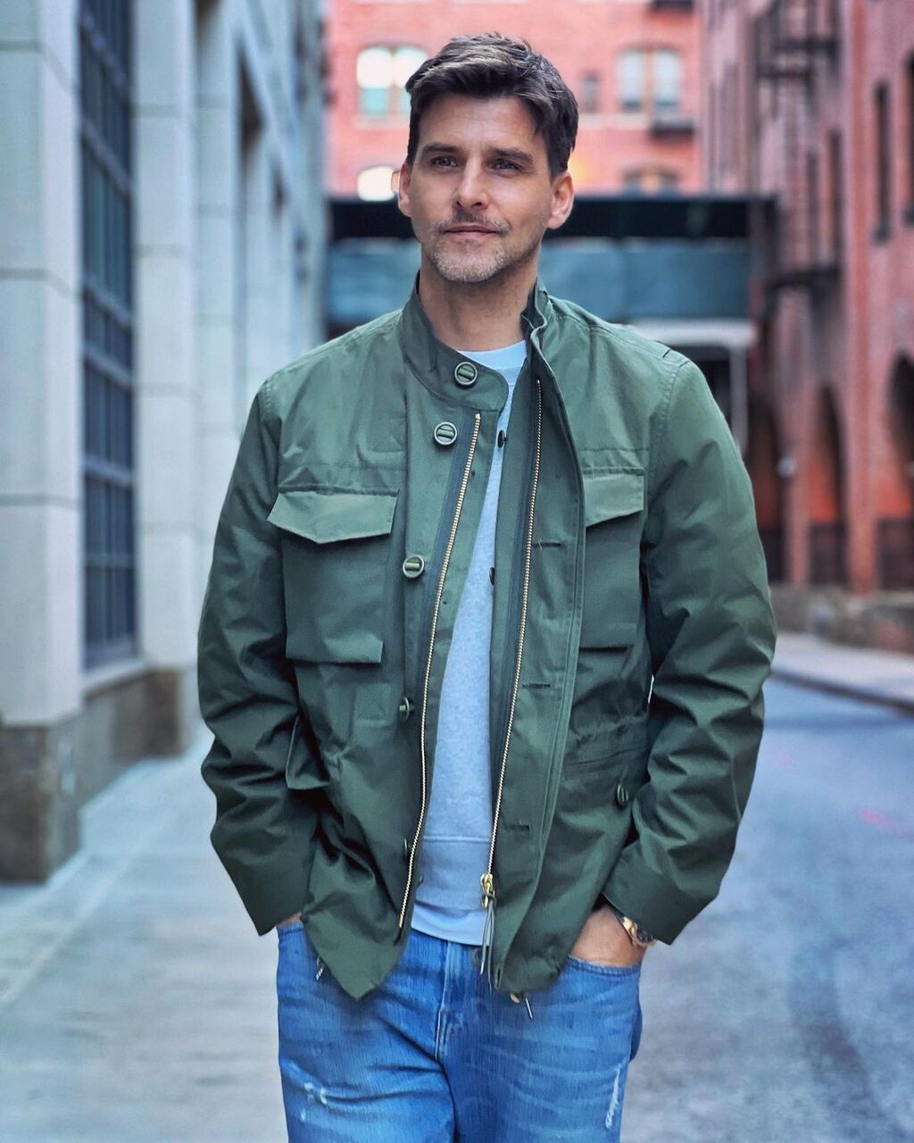 宅配便配送 上着 モスグリーン アウター