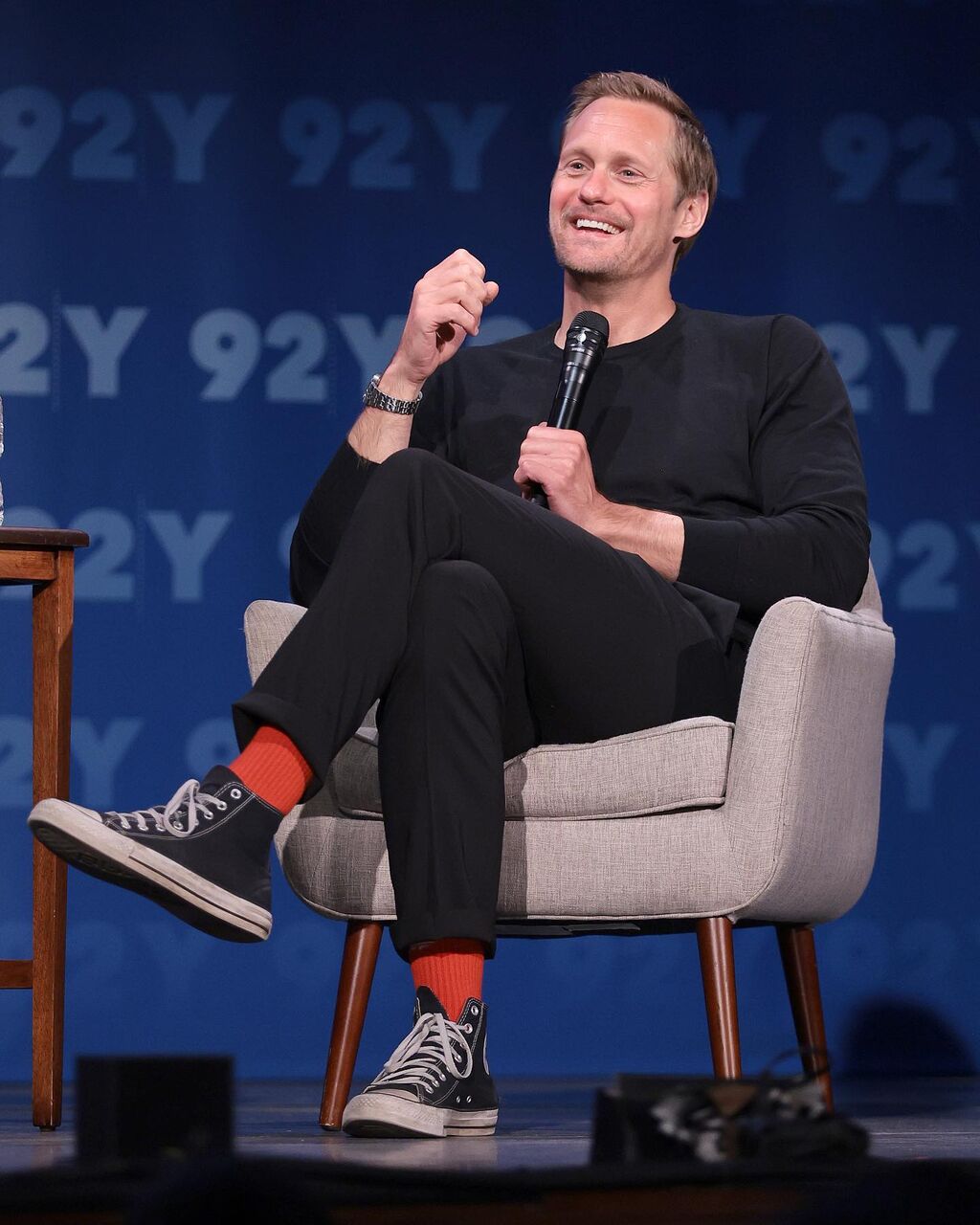 アレクサンダー スカルスガルド 全身黒にコンバースハイカットをコーデ メンズセレブファッションニュース アレクサンダー スカルスガルド 全身黒にコンバースハイカットをコーデ メンズセレブファッションニュース