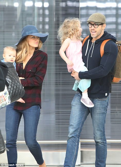 ライアン・レイノルズと奥様ブレイク・ライヴリーと子供たち