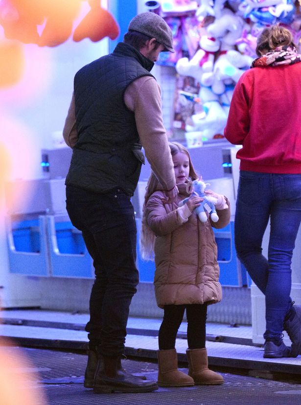 子供達と遊園地で楽しむデビッド ベッカム メンズセレブファッションニュース 子供達と遊園地で楽しむデビッド ベッカム メンズセレブファッションニュース