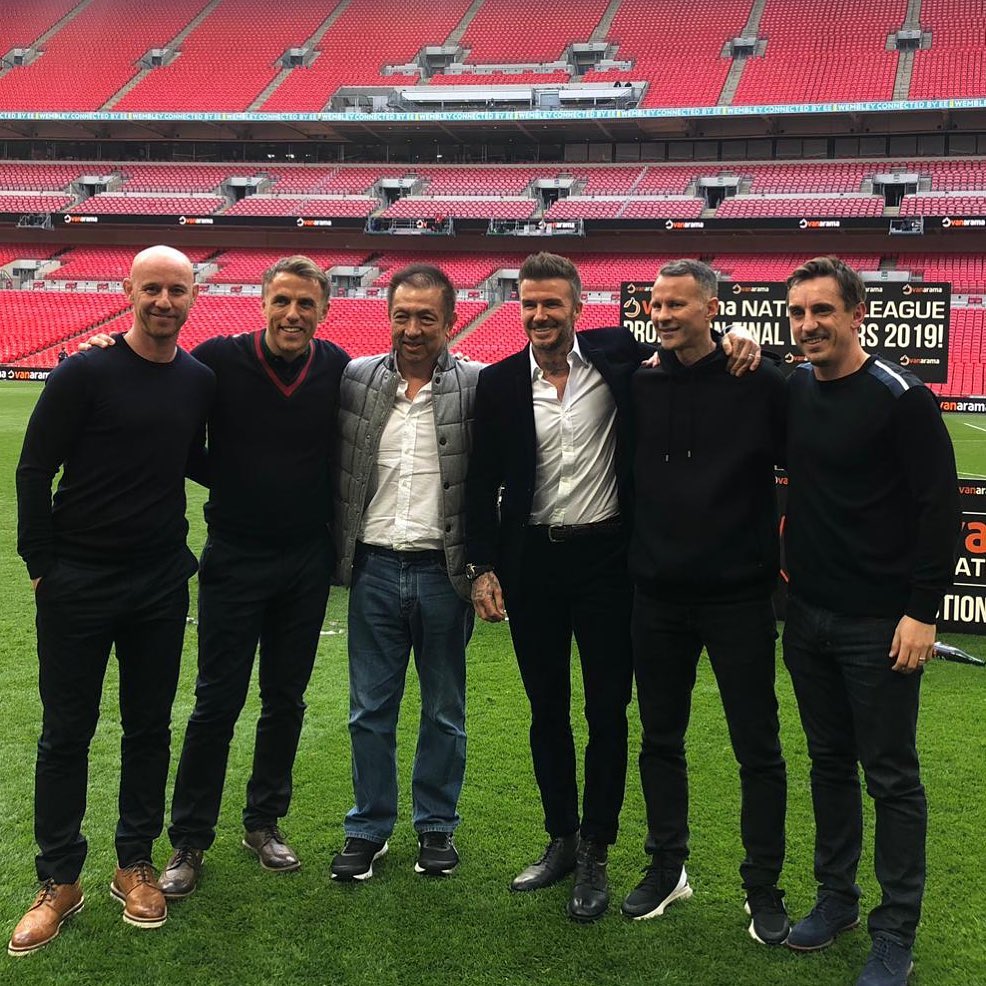 デビッド ベッカム サルフォード シティfc共同オーナー達と記念撮影 メンズセレブファッションニュース デビッド ベッカム サルフォード シティfc共同オーナー達と記念撮影 メンズセレブファッションニュース