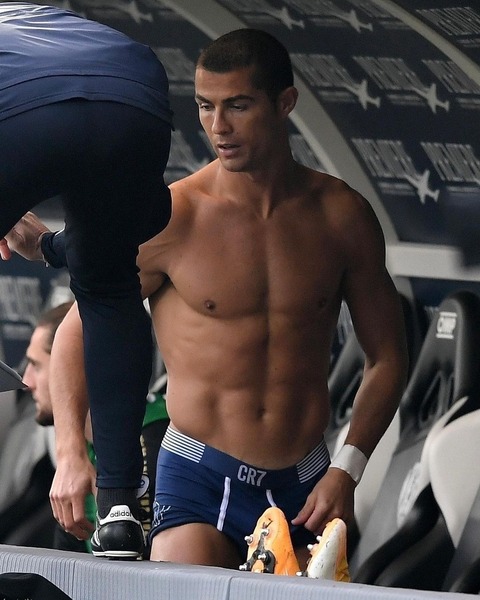 Cr7のアンダーウェアを履くクリスティアーノ ロナウド メンズセレブファッションニュース