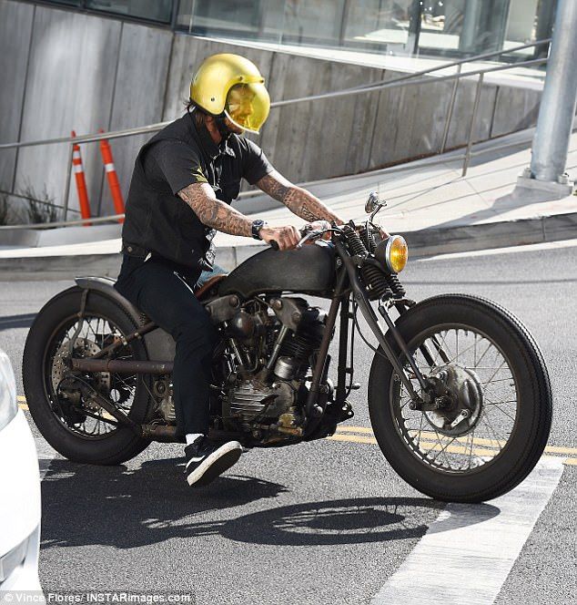 Laでバイクに乗るデビッド ベッカム メンズセレブファッションニュース Laでバイクに乗るデビッド ベッカム メンズセレブファッションニュース