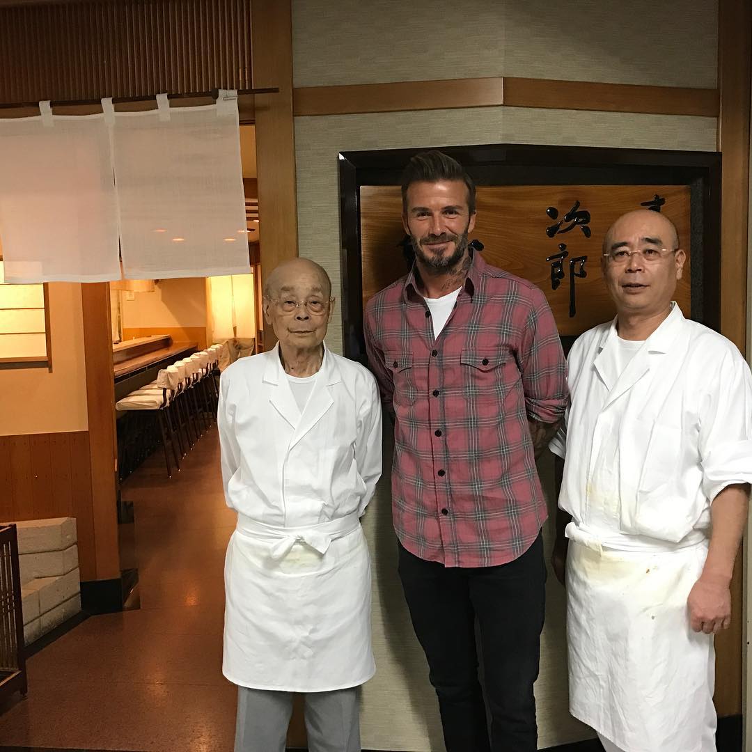 すきやばし次郎でお寿司を食べたデビッド ベッカム メンズセレブファッションニュース