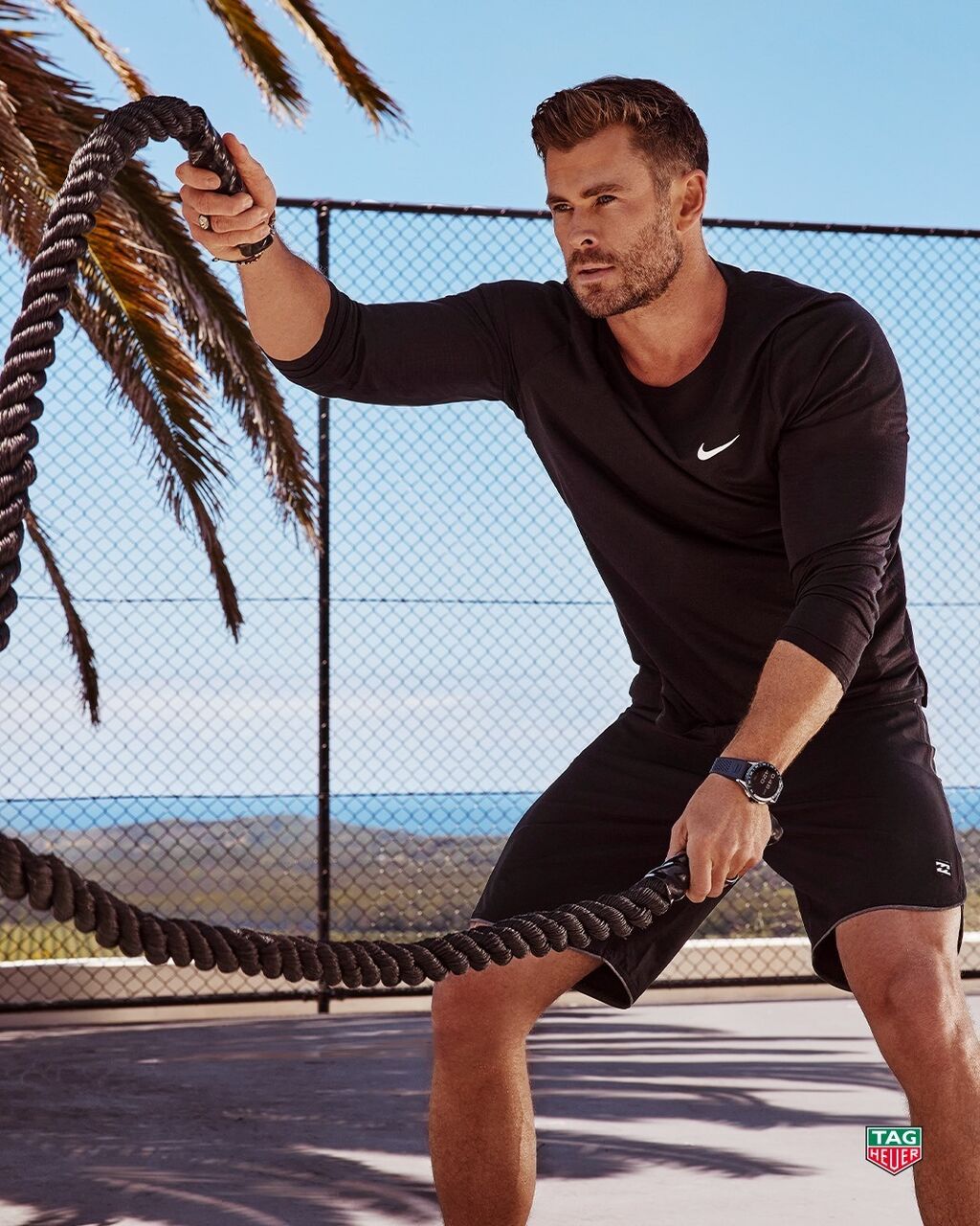 クリス ヘムズワース Nikeのウェア タグホイヤーの腕時計でトレーニング中 メンズセレブファッションニュース