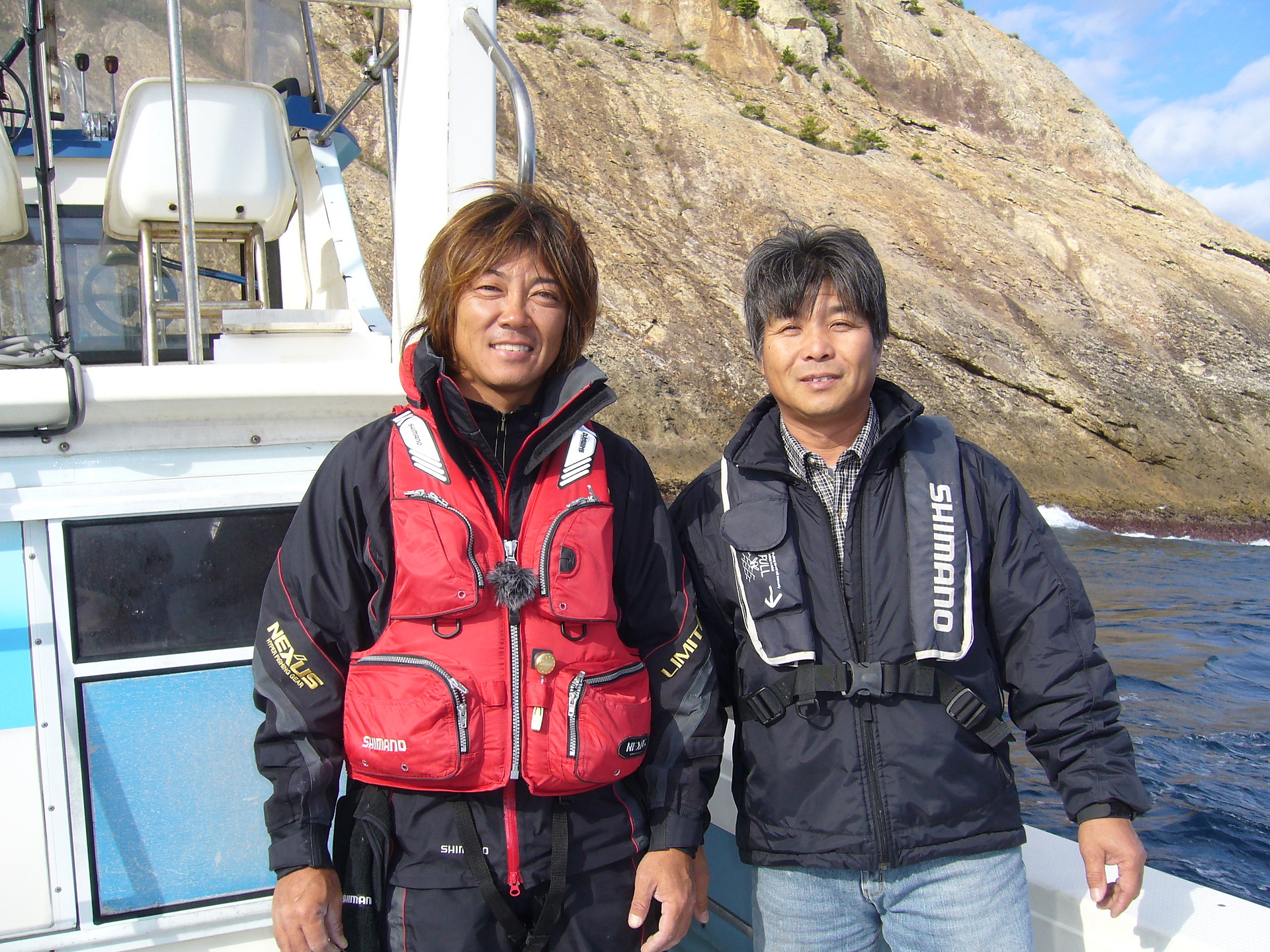 高橋哲也さんとツーショット とても紳士的な方で かっこいい釣り師でした 対馬の渡船 太光 船長ブログ 高橋哲也さんとツーショット とても紳士的な方で かっこいい釣り師でした 対馬の渡船 太光 船長ブログ