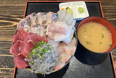 海鮮丼