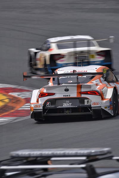 20万のカメラと20万のレンズで撮ったレーシングカーの写真