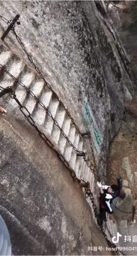 中国の登山ルート、予約数を見誤ってとんでもない事になる