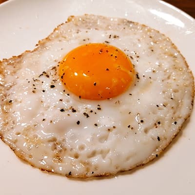 目玉焼きに一番合う調味料は世界的に見て「塩胡椒」らしいよ