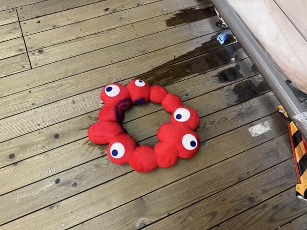 ミャクミャク道頓堀に飛び込む