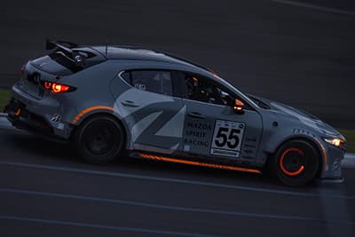 20万のカメラと20万のレンズで撮ったレーシングカーの写真