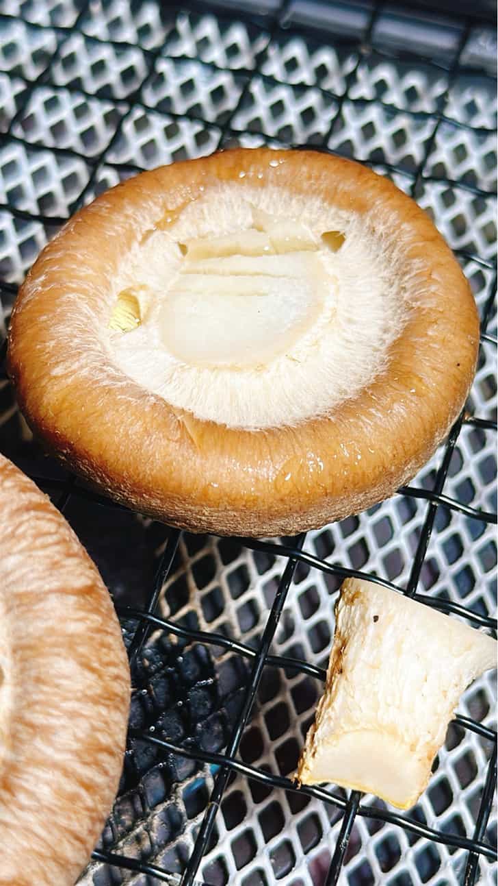 しいたけを焼く