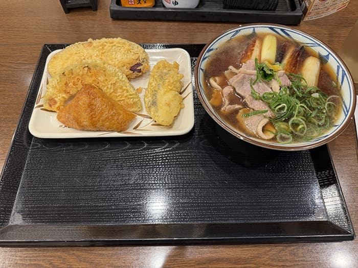 丸亀製麵のうどんと天ぷら