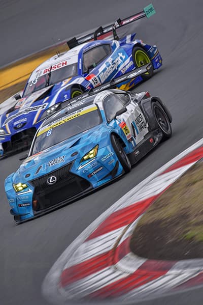 20万のカメラと20万のレンズで撮ったレーシングカーの写真