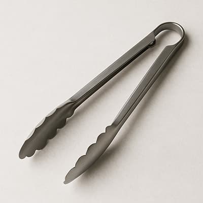 ダイソーの300円のトングが凄すぎて感動してる