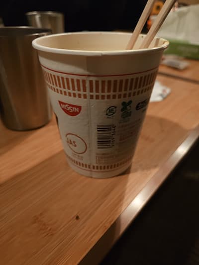 テントでカレーヌードル