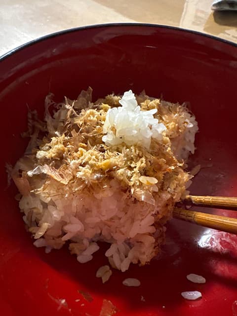 山わさび丼食ってる