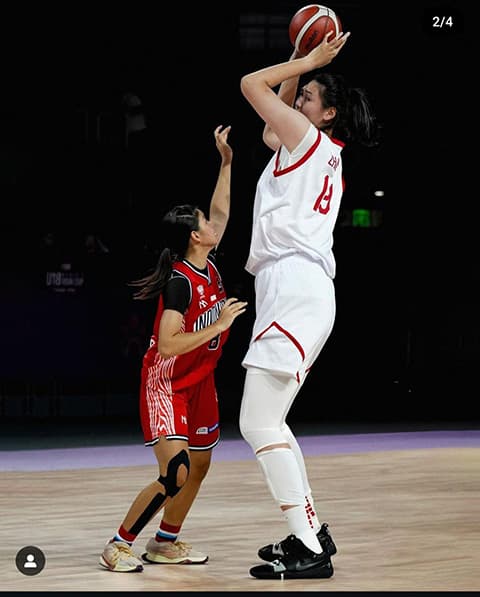 バスケットボール高身長の女子