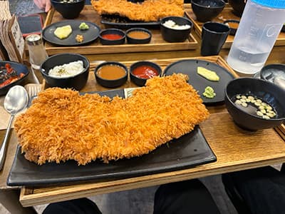 これが韓国のトンカツ定食なのか