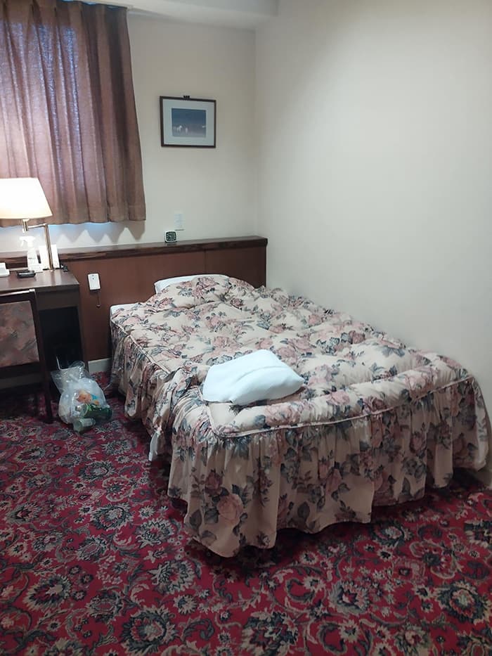 1泊7000円台の朝食バイキングの寝室